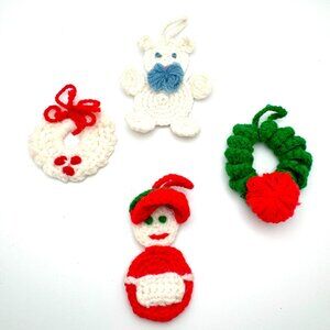 Vintage 1980s Set of 4 Knitted Yarn Ornaments Wreath Bunny